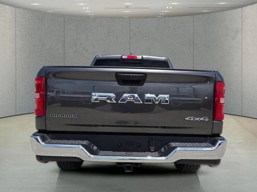 Granite Crystal Metallic Clearcoat 2025 RAM 1500 Big Horn/Lone Star