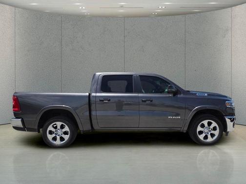 Granite Crystal Metallic Clearcoat 2025 RAM 1500 Big Horn/Lone Star