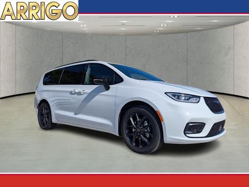 Bright White Clearcoat 2026 Chrysler Pacifica L