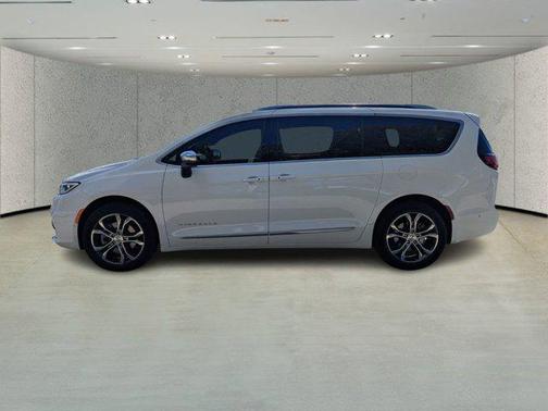2025 Chrysler Pacifica L