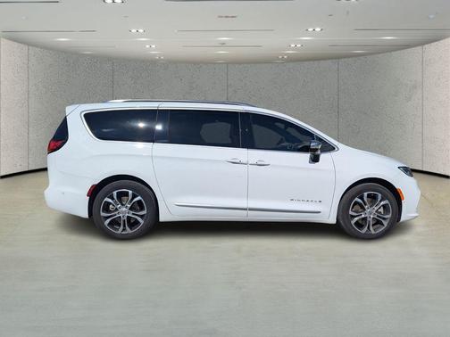 2025 Chrysler Pacifica L