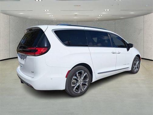 2025 Chrysler Pacifica L