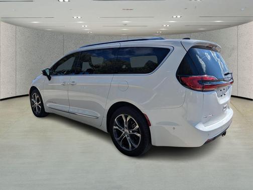 2025 Chrysler Pacifica L