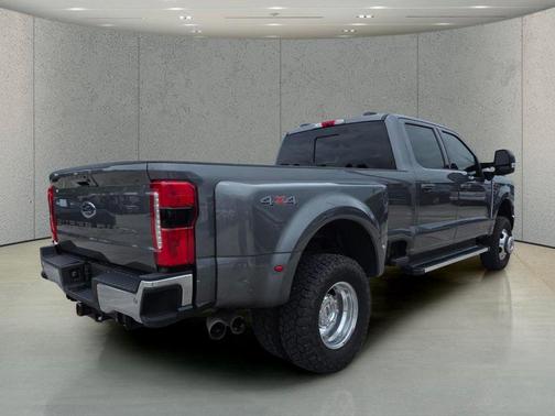 Carbonized Gray Metallic 2023 Ford F-350 Lariat