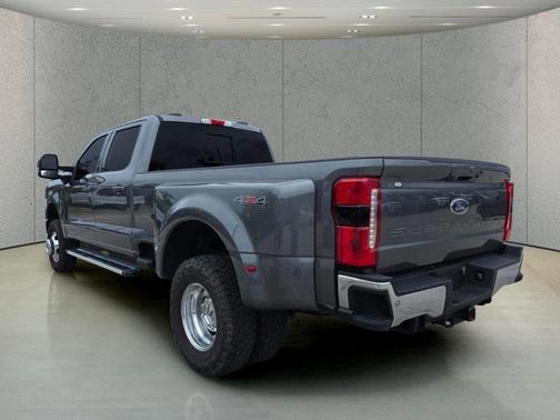 Carbonized Gray Metallic 2023 Ford F-350 Lariat