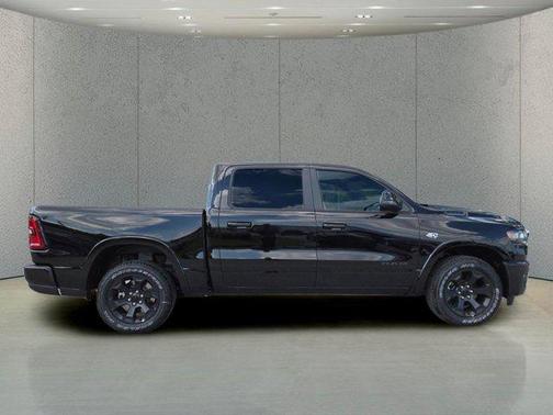 Diamond Black Crystal Pearlcoat 2026 RAM 1500 Big Horn/Lone Star
