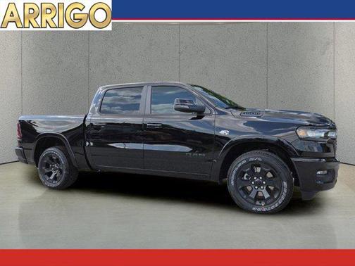 Diamond Black Crystal Pearlcoat 2026 RAM 1500 Big Horn/Lone Star