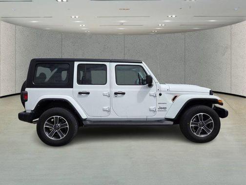 Bright White Clearcoat 2023 Jeep Wrangler 4-Door Sahara 4x4