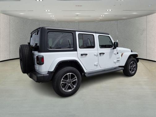 Bright White Clearcoat 2023 Jeep Wrangler 4-Door Sahara 4x4