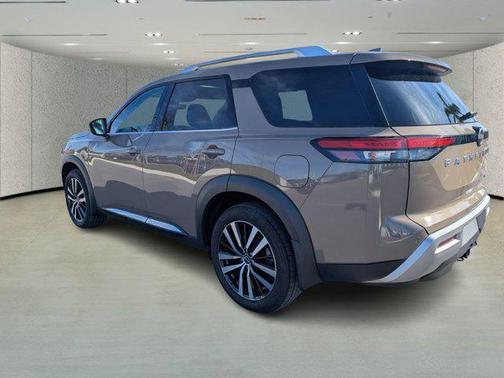 2023 Nissan Pathfinder Platinum 4WD