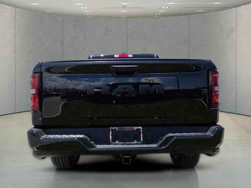 Diamond Black Crystal Pearlcoat 2026 RAM 1500 Express