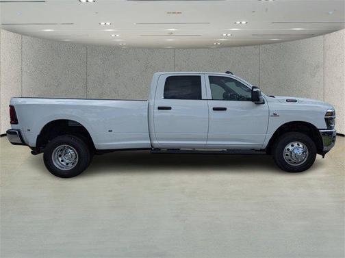 2025 RAM 3500 Tradesman Crew Cab 4x4 8' Box