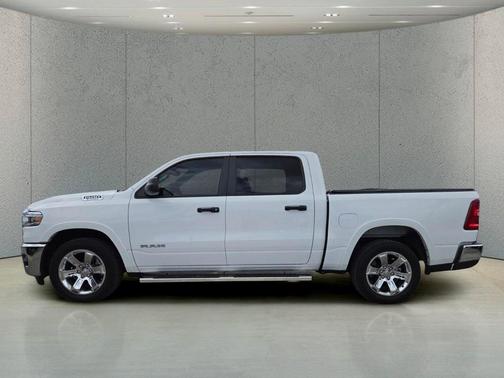 Bright White Clearcoat 2025 RAM 1500 Big Horn/Lone Star