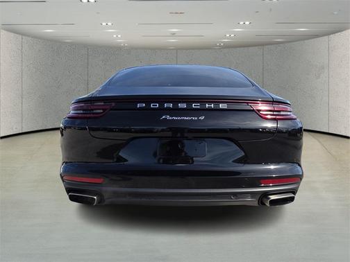 2018 Porsche Panamera 4