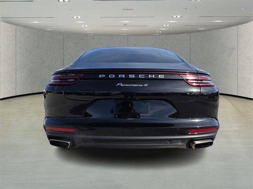2018 Porsche Panamera 4