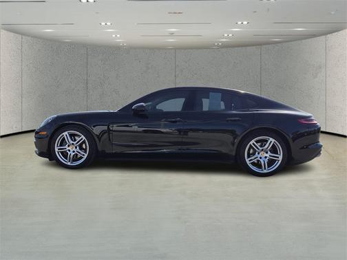 2018 Porsche Panamera 4