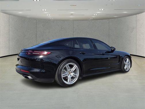 2018 Porsche Panamera 4