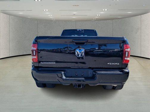 2024 RAM 3500 Laramie Crew Cab 4x4 8' Box