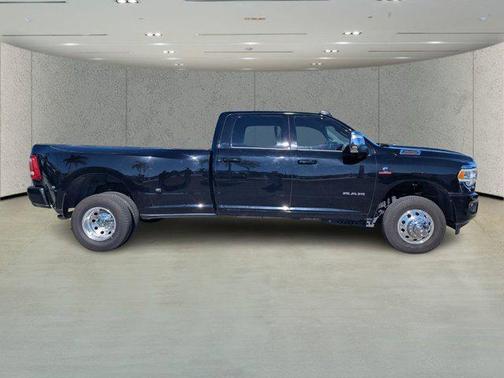 2024 RAM 3500 Laramie Crew Cab 4x4 8' Box