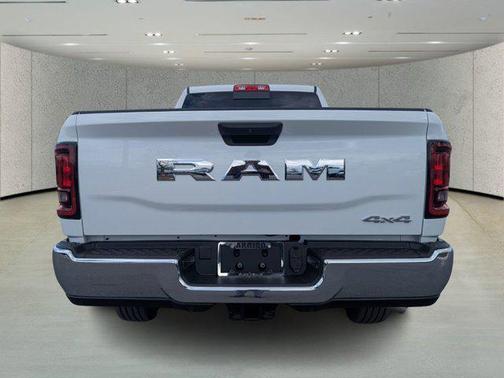 2026 RAM 2500 Tradesman Crew Cab 4x4 6'4' Box