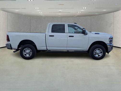 2026 RAM 2500 Tradesman Crew Cab 4x4 6'4' Box
