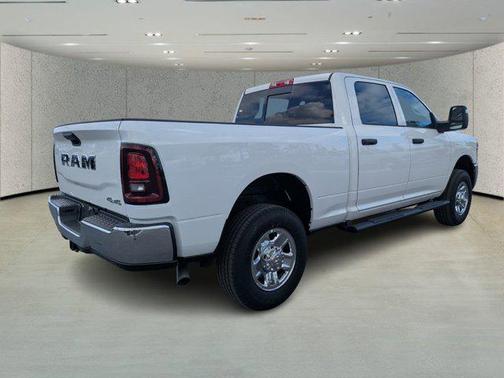 2026 RAM 2500 Tradesman Crew Cab 4x4 6'4' Box