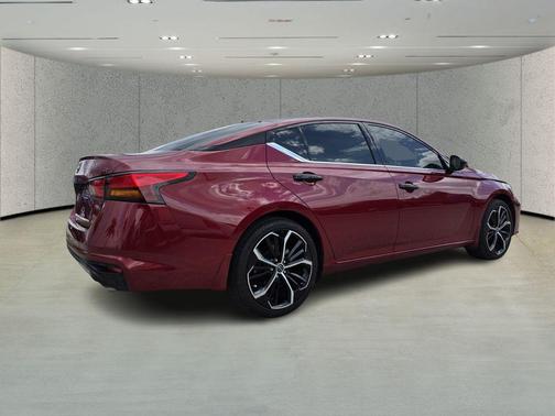 2025 Nissan Altima SR FWD