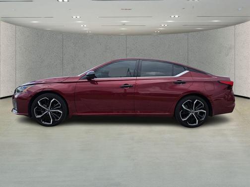 2025 Nissan Altima SR FWD