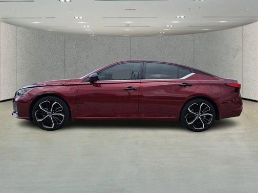 2025 Nissan Altima SR FWD