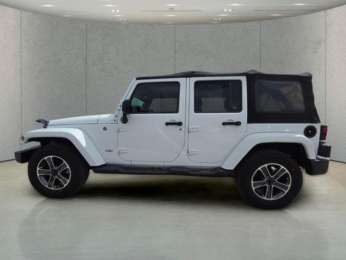 Bright White Clearcoat 2017 Jeep Wrangler Unlimited Sahara