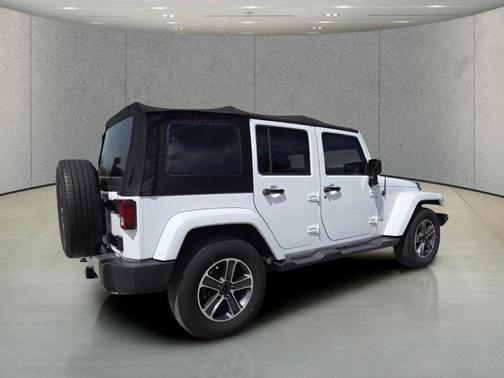 Bright White Clearcoat 2017 Jeep Wrangler Unlimited Sahara