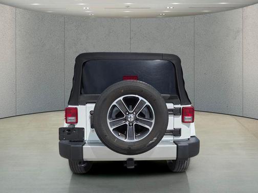 Bright White Clearcoat 2017 Jeep Wrangler Unlimited Sahara