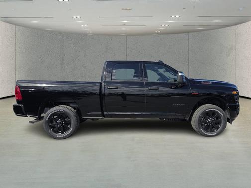 Diamond Black Crystal Pearlcoat 2026 RAM 2500 Big Horn Crew Cab 4x4 6'4' Box