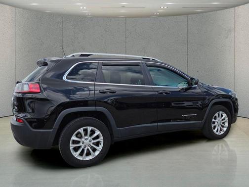 Diamond Black Crystal Pearlcoat 2019 Jeep Cherokee Latitude