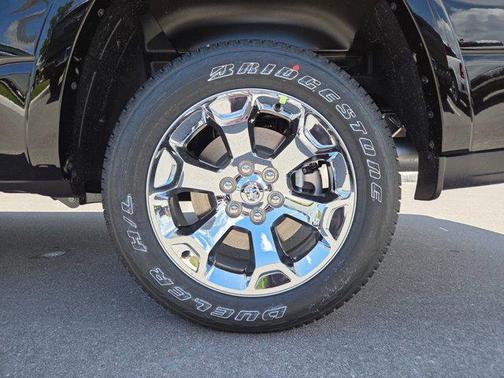 Diamond Black Crystal Pearlcoat 2026 RAM 1500 Big Horn/Lone Star