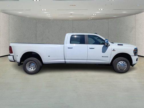 2026 RAM 3500 Laramie Crew Cab 4x4 8' Box