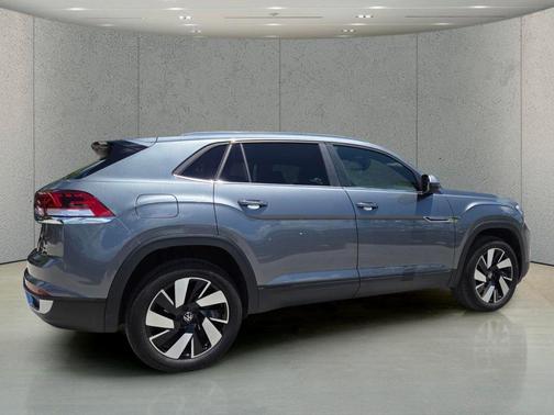 Platinum Gray Metallic 2025 Volkswagen Atlas Cross Sport 2.0T SE w/Technology 4MOTION