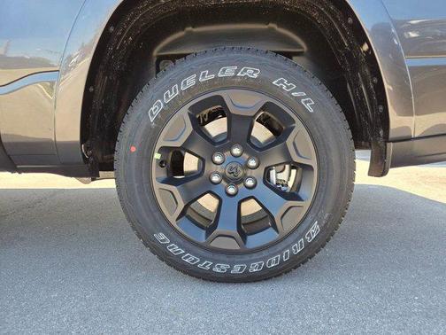 Granite Crystal Metallic Clearcoat 2026 RAM 1500 Big Horn/Lone Star