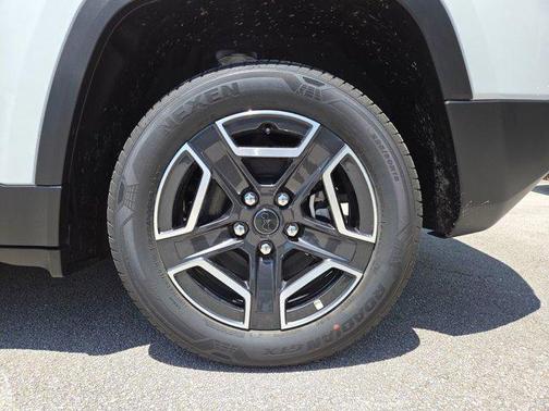 Bright White Clearcoat 2026 Jeep Cherokee Laredo 4x4