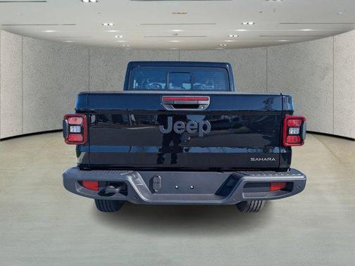 2026 Jeep Gladiator Sahara 4x4