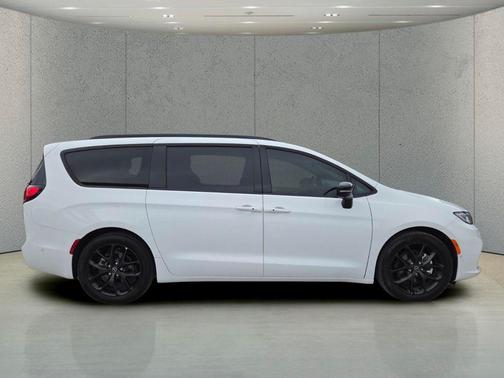 Bright White Clearcoat 2025 Chrysler Pacifica Limited