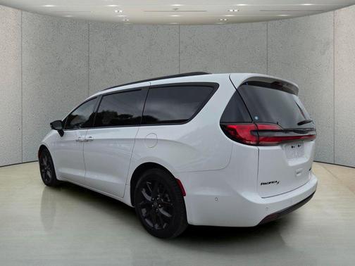 Bright White Clearcoat 2025 Chrysler Pacifica Limited