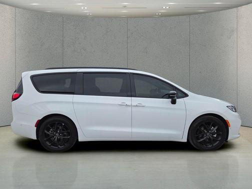 Bright White Clearcoat 2025 Chrysler Pacifica Limited