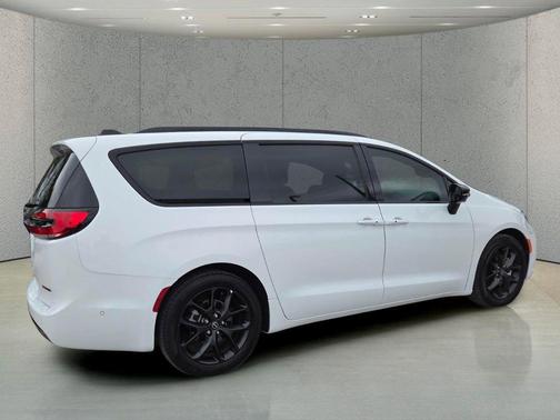 Bright White Clearcoat 2025 Chrysler Pacifica Limited