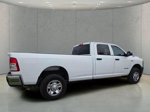 Bright White Clearcoat 2022 RAM 2500 Tradesman Crew Cab 4x4 8' Box