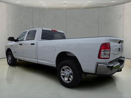 Bright White Clearcoat 2022 RAM 2500 Tradesman Crew Cab 4x4 8' Box