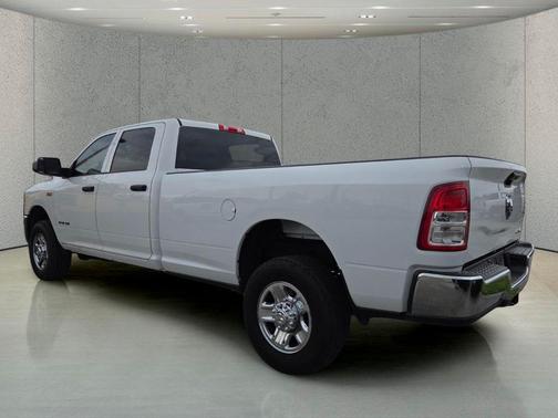 Bright White Clearcoat 2022 RAM 2500 Tradesman Crew Cab 4x4 8' Box