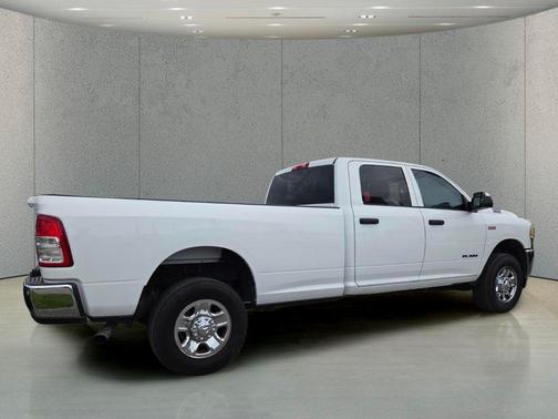 Bright White Clearcoat 2022 RAM 2500 Tradesman Crew Cab 4x4 8' Box