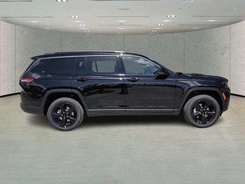 Diamond Black Crystal Pearlcoat 2026 Jeep Grand Cherokee L Limited
