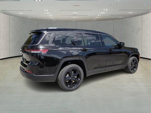 Diamond Black Crystal Pearlcoat 2026 Jeep Grand Cherokee L Limited